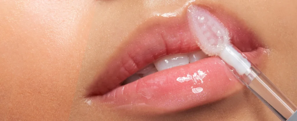 Lip Oils vs Lip Gloss: Which One Should You Choose in 2026?